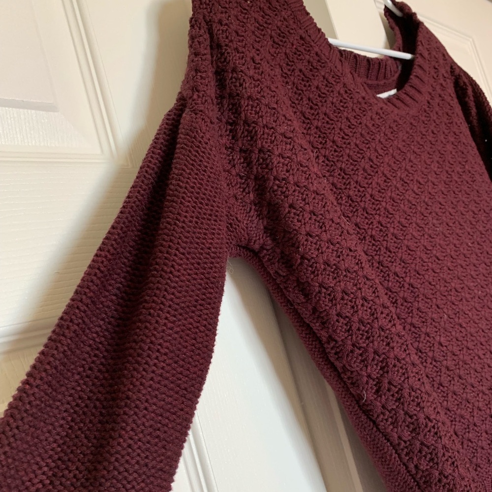 American Eagle Burgundy Knit